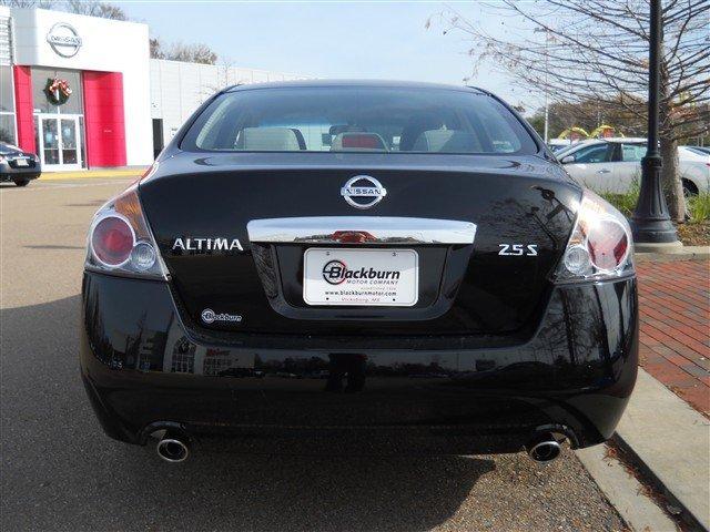 Nissan Altima 2012 photo 2