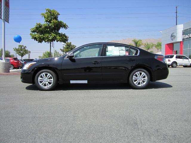 Nissan Altima 2012 photo 2