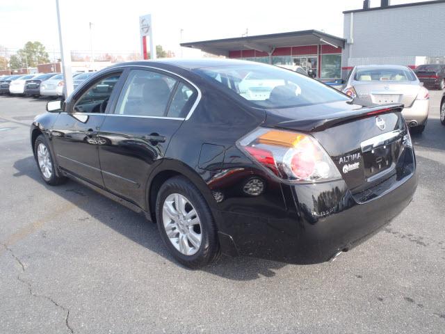 Nissan Altima 2012 photo 2