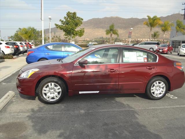 Nissan Altima 2012 photo 2