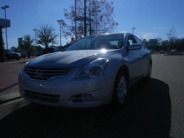 Nissan Altima 2012 photo 1