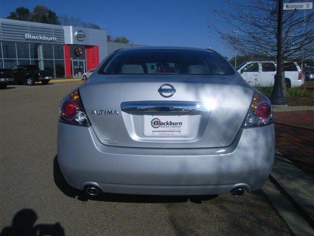 Nissan Altima 2012 photo 2