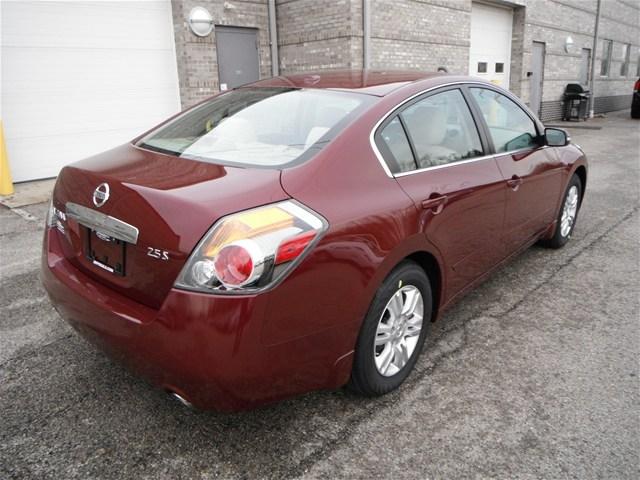 Nissan Altima 2012 photo 2