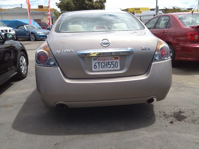 Nissan Altima Pickupslt Quad Cab SWB 4WD 4x4 Truck Sedan