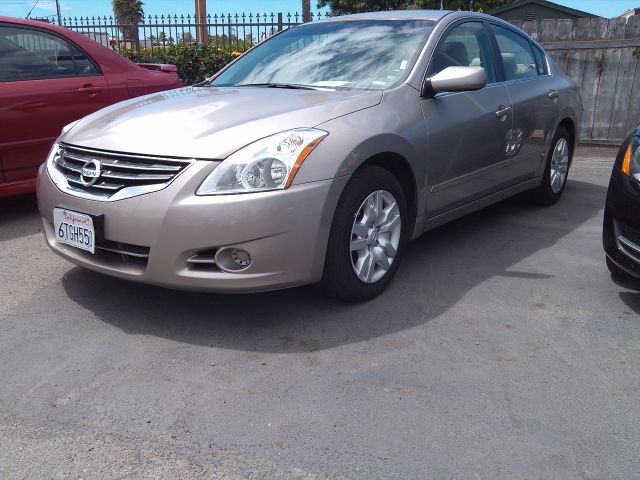 Nissan Altima 2012 photo 1