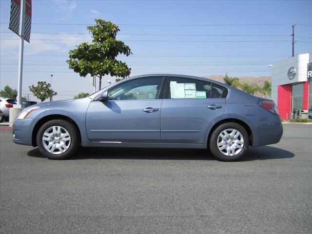 Nissan Altima 2012 photo 2