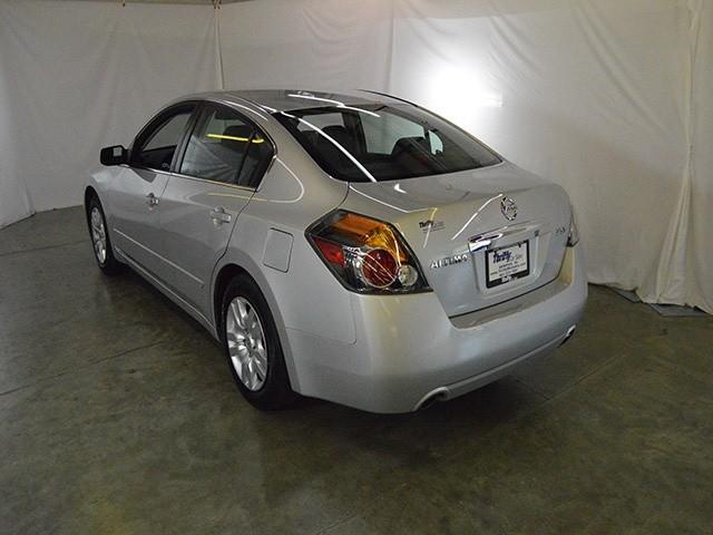 Nissan Altima 2012 photo 2