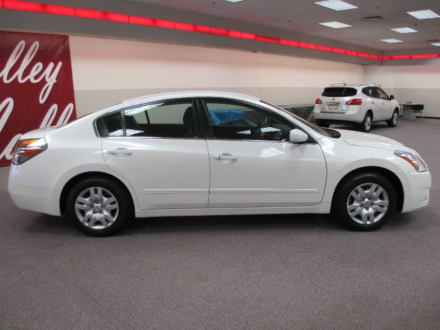 Nissan Altima 2012 photo 2