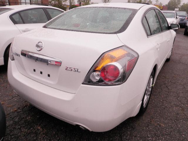 Nissan Altima 2012 photo 2