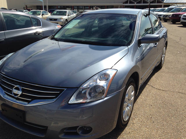 Nissan Altima Pickupslt Quad Cab SWB 4WD 4x4 Truck Sedan