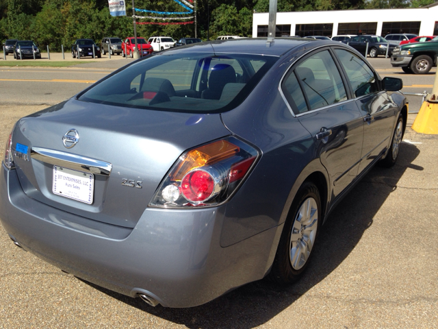 Nissan Altima 2012 photo 2