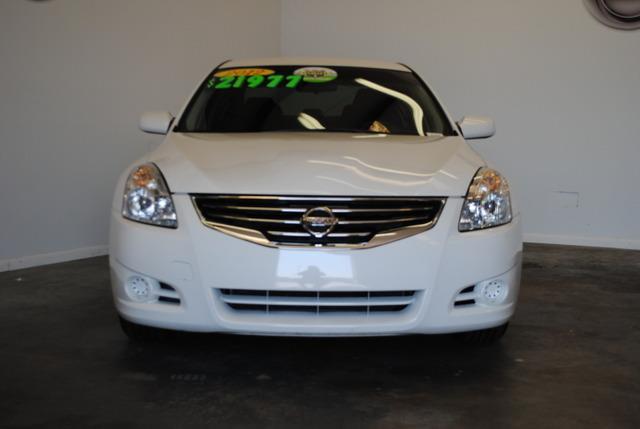 Nissan Altima 2012 photo 2