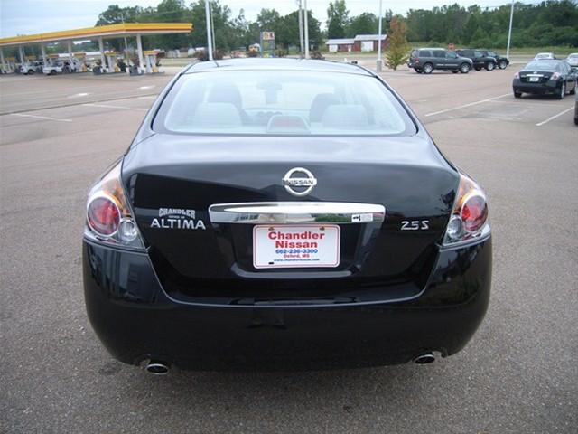 Nissan Altima 2012 photo 2