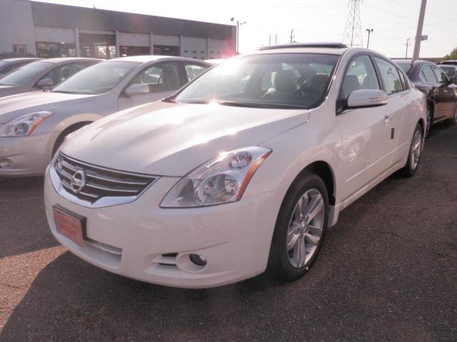 Nissan Altima 4WD Reg Cab 133 Sedan