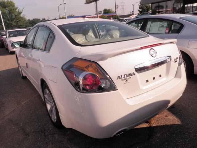 Nissan Altima 2012 photo 1