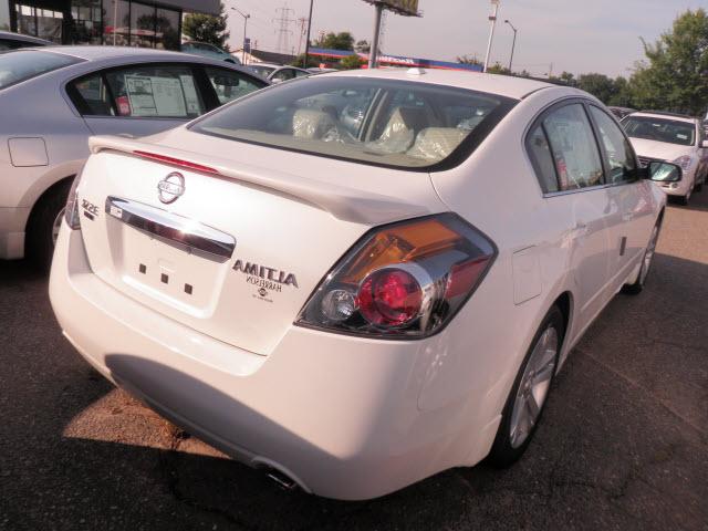 Nissan Altima 2012 photo 2