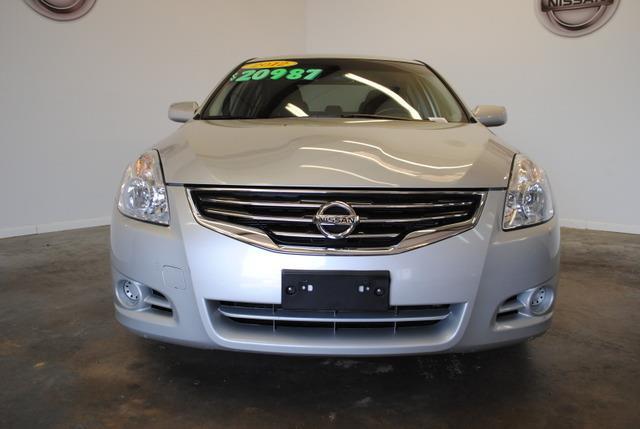 Nissan Altima 2012 photo 2