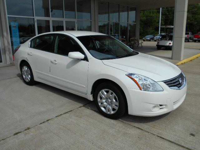 Nissan Altima 2012 photo 2