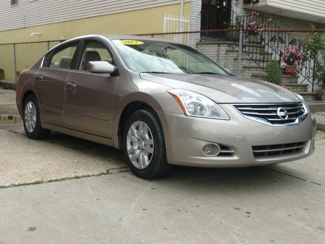 Nissan Altima Pickupslt Quad Cab SWB 4WD 4x4 Truck Sedan