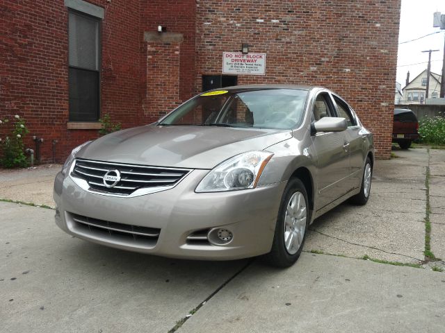 Nissan Altima 2012 photo 2