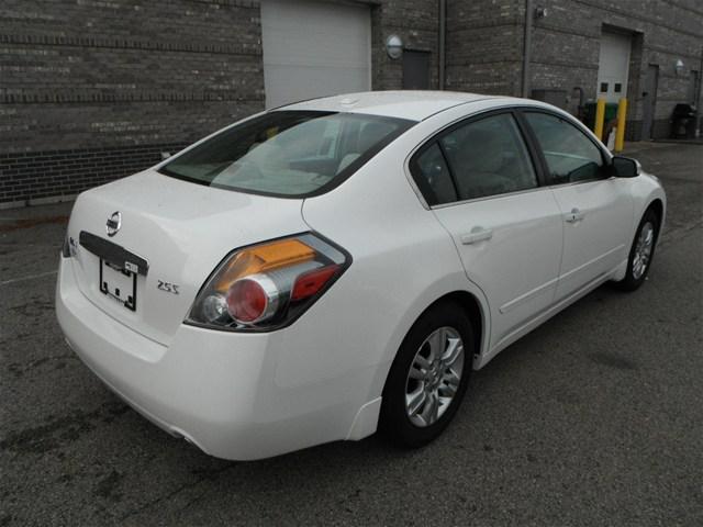 Nissan Altima 2012 photo 2