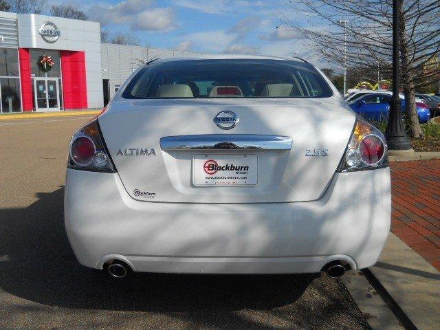 Nissan Altima 2012 photo 2