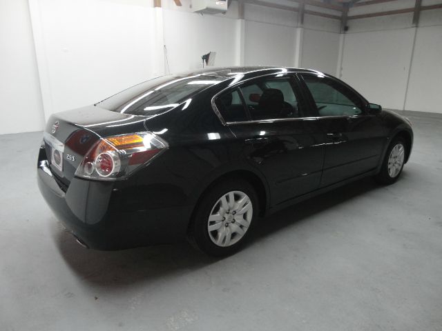 Nissan Altima 2012 photo 2