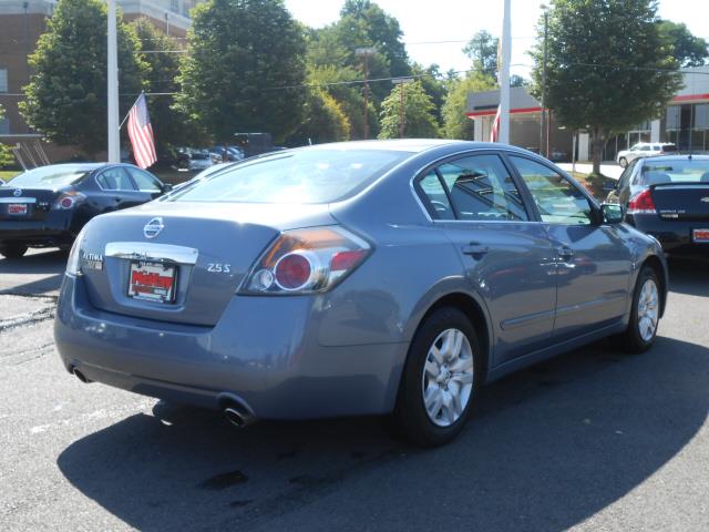 Nissan Altima 2012 photo 2