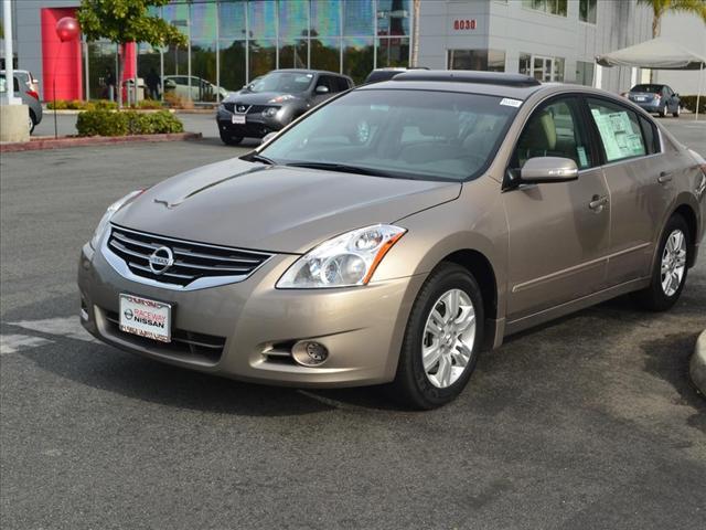 Nissan Altima 2012 photo 1