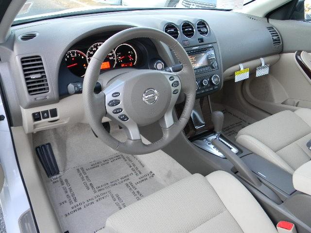 Nissan Altima 2012 photo 2