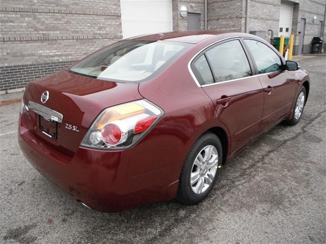 Nissan Altima 2012 photo 2