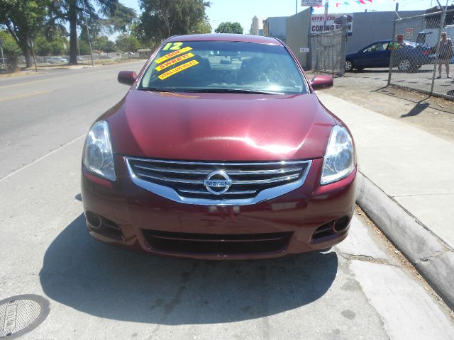 Nissan Altima 2012 photo 1