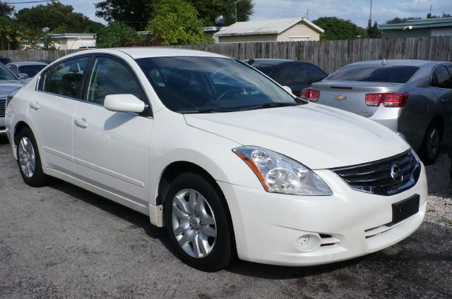 Nissan Altima 2012 photo 2