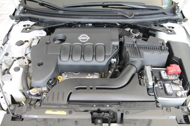 Nissan Altima 2012 photo 2