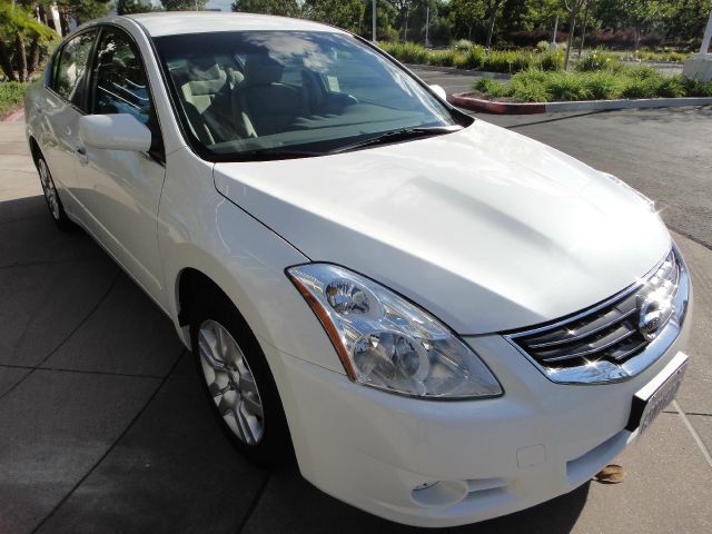 Nissan Altima 2012 photo 1