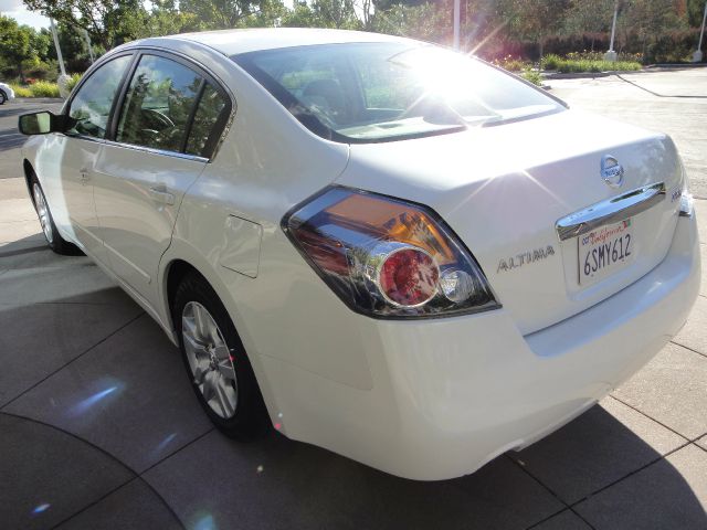 Nissan Altima 2012 photo 2