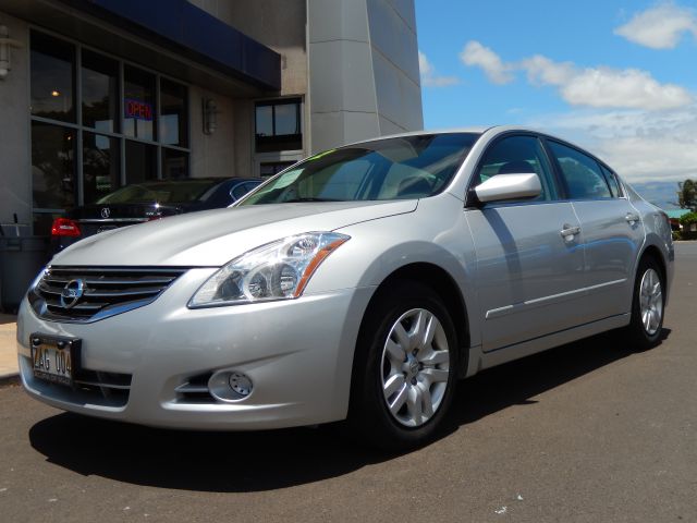 Nissan Altima Pickupslt Quad Cab SWB 4WD 4x4 Truck Sedan