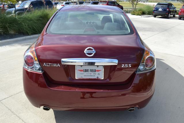 Nissan Altima SLT Pickup 2D 6 1/4 Ft Sedan