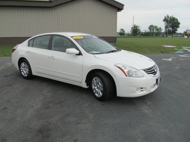 Nissan Altima Pickupslt Quad Cab SWB 4WD 4x4 Truck Sedan