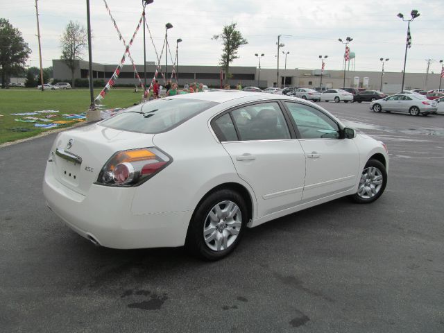 Nissan Altima 2012 photo 2