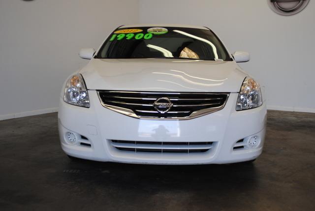 Nissan Altima 2012 photo 2