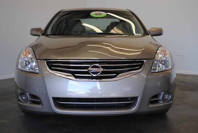 Nissan Altima 2012 photo 2