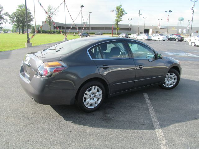 Nissan Altima 2012 photo 2