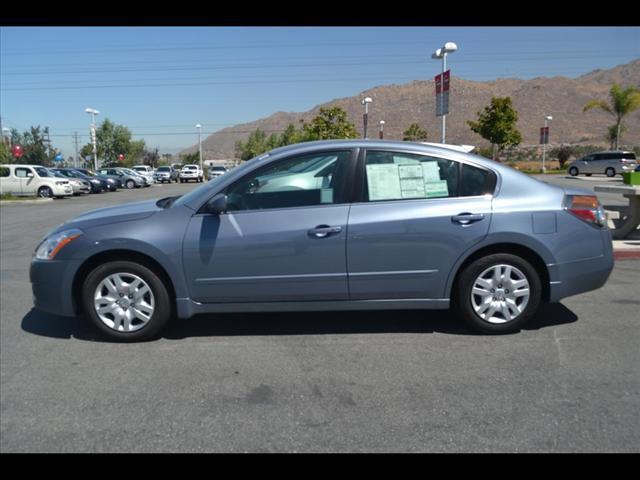 Nissan Altima 2012 photo 2