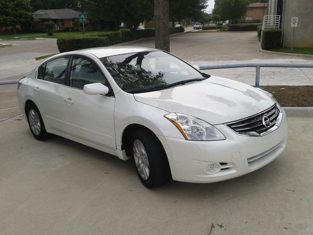 Nissan Altima 2012 photo 1