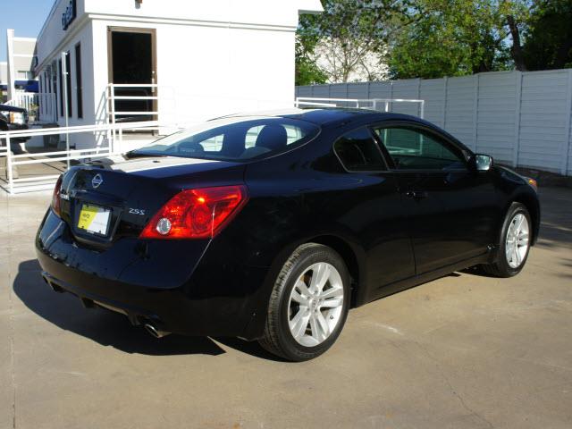 Nissan Altima 2012 photo 2