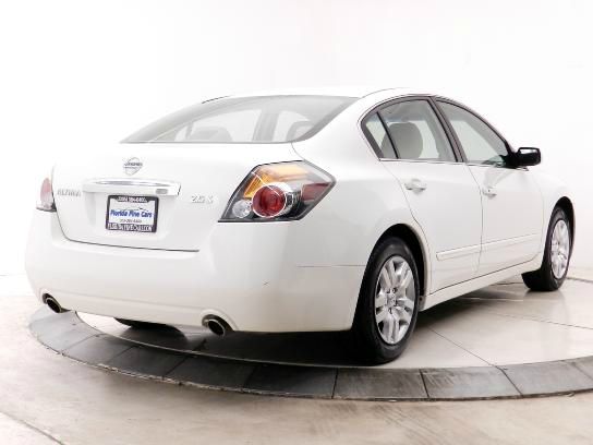 Nissan Altima 2012 photo 2