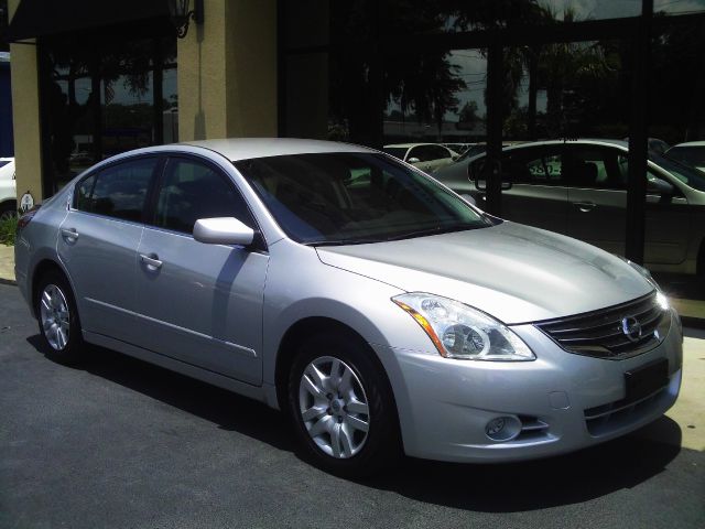 Nissan Altima 2012 photo 1