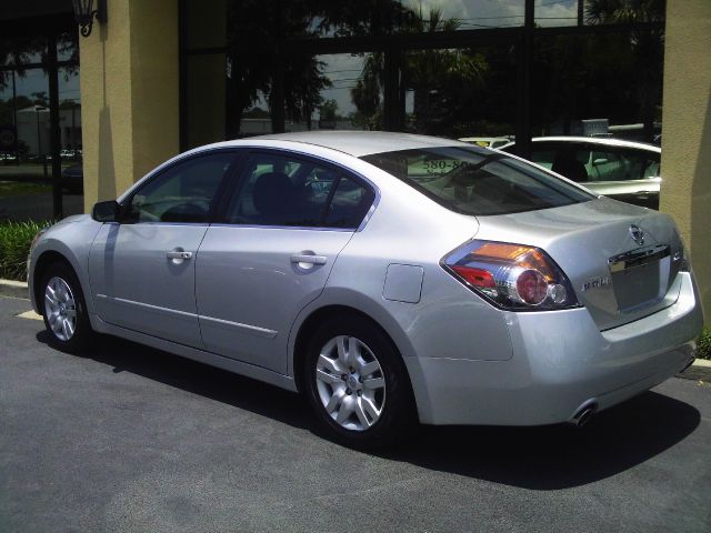 Nissan Altima 2012 photo 2