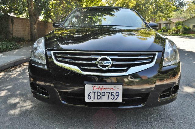 Nissan Altima 2012 photo 2